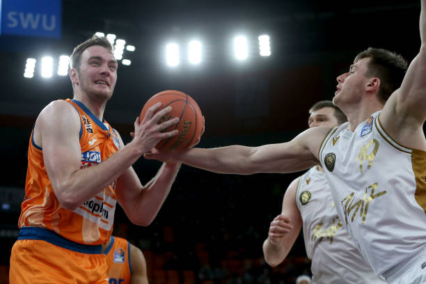 何再次落在 何再次落在