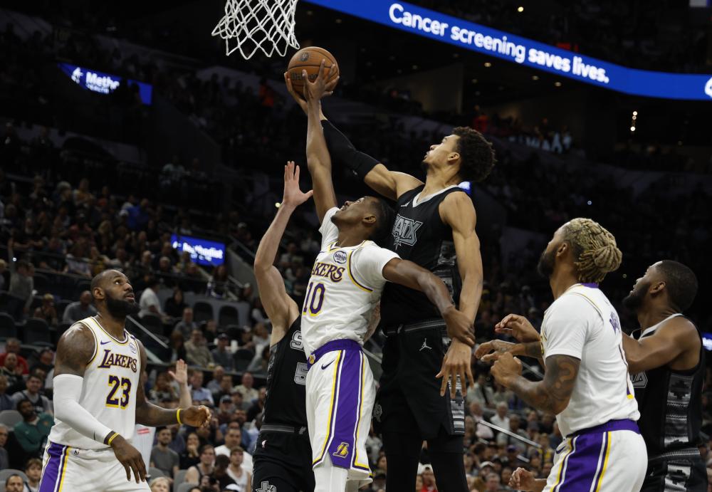 在三分线内 在三分线内